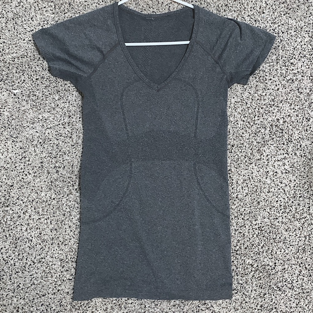 Lululemon swiftly tech short-sleeve shirt v-neck/grey